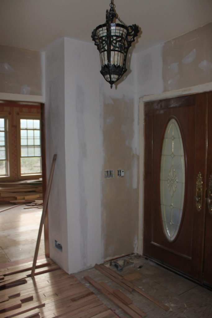 FaithSpun | Young Victorian | Creating an Entryway | Foyer Wall