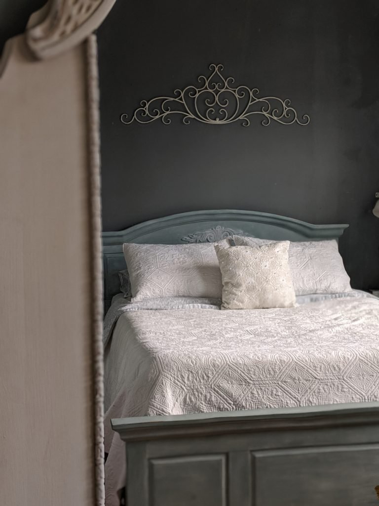 FaithSpun | Young Victorian | Guest Room Peek
